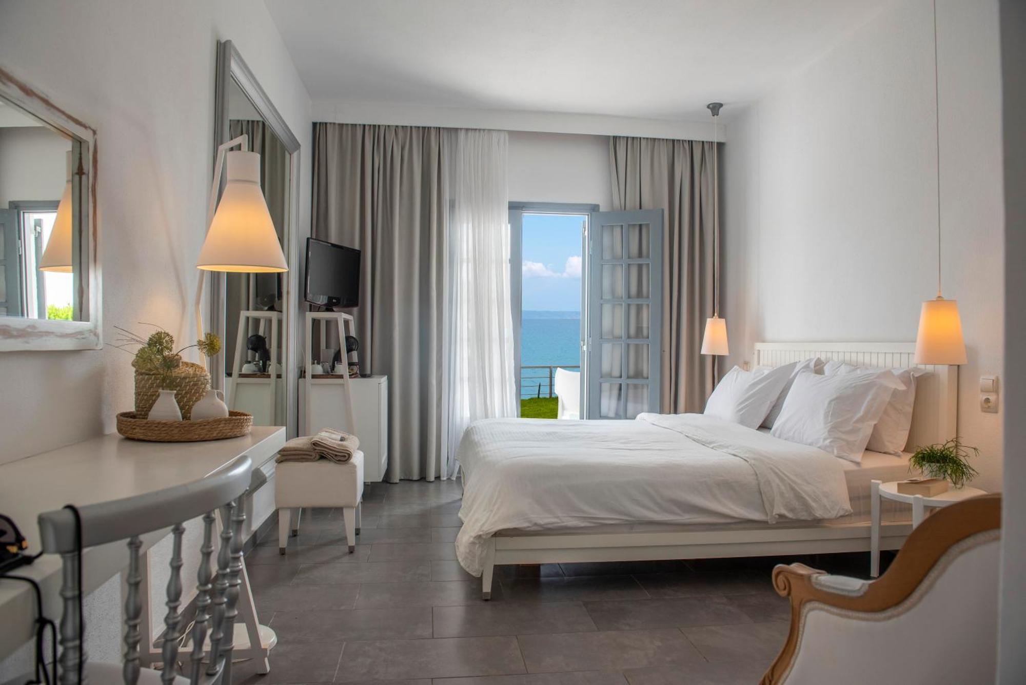 White Suites Resort Afytos Esterno foto